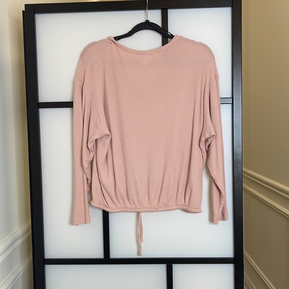 Pink sweater with tie at the bottom - Picture 2 of 2